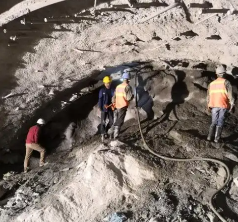 阿拉善右拱顶带模注浆料的施工流程及注意事项